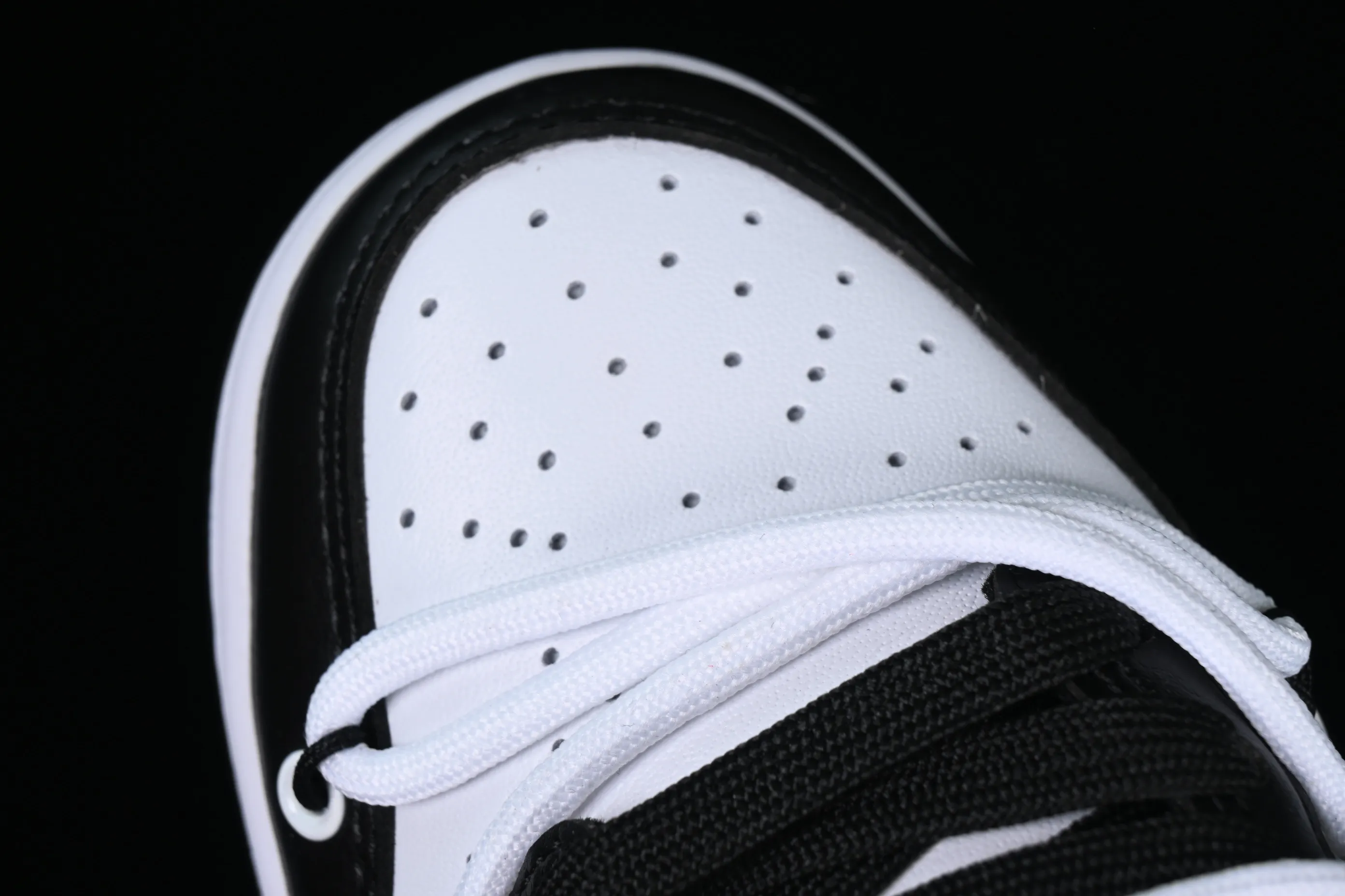 All Categories Nk SB Dunk Series Nk SB Dunk Low Low-top sneakers Nk Dunk Low Black and White Panda Customized version of deconstructed strap casual sneakers DD1391-100